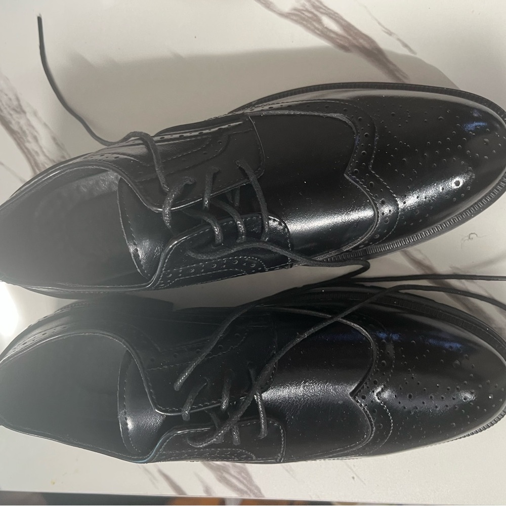 Elegant Black Men's Brogue Sneakers